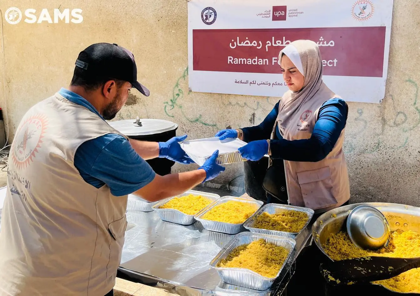 Sams members serving food
